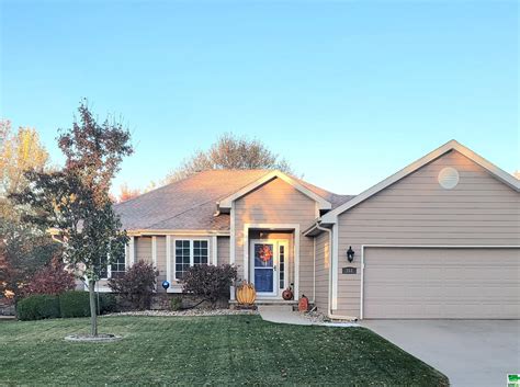 Tucked away, you&x27;ll find this Adorable two bedroom, one bath, ready to move into The front yard has a large amount space to entertain in or garden. . Sioux city houses for sale